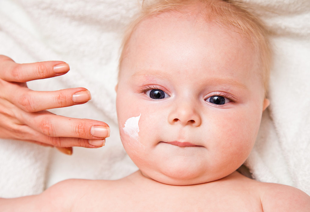چگونه پوست نوزاد را مرطوب کنیم؟