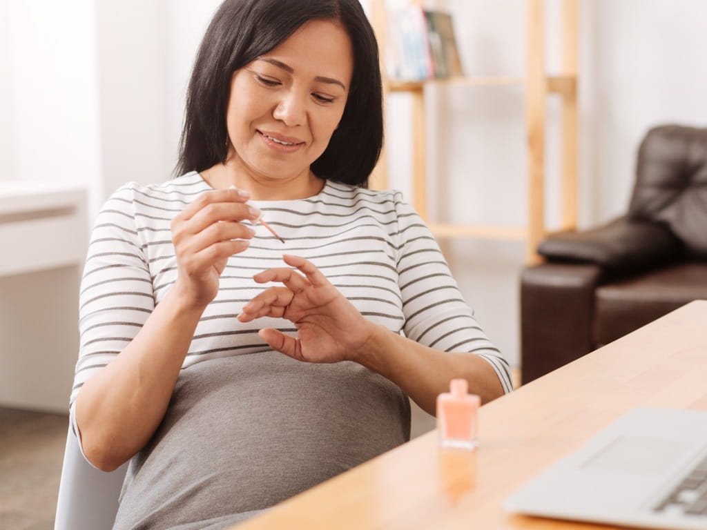 استفاده از استون یا لاک پاک‌کن در بارداری
