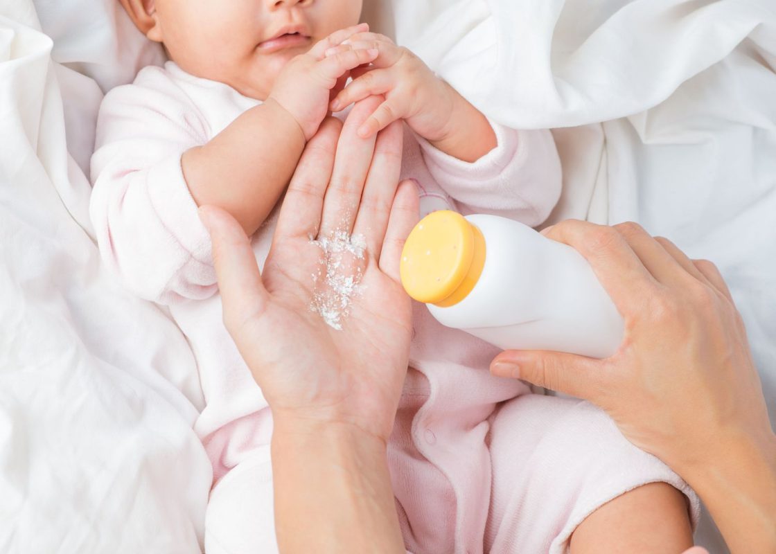 مراقبت از پوست نوزادان با پودر بچه