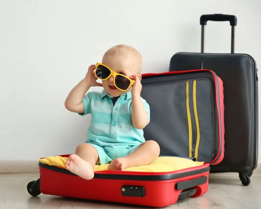 چک لیست لوازم ضروری سفر برای نوزادان