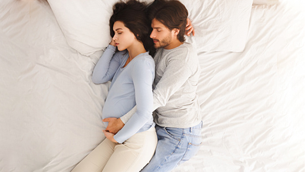 مشکلات جسمی خانم‌ها باردار در هنگام خواب