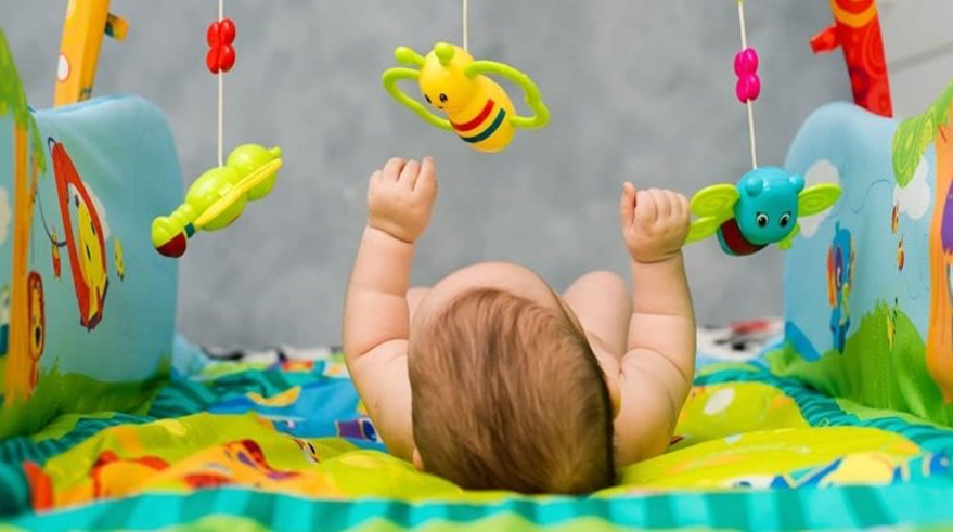اسباب بازی مخصوص نوزادان از ۶ ماه تا یک سالگی