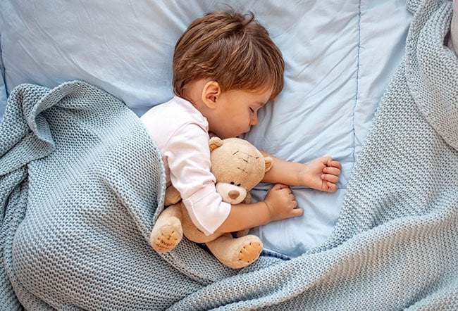 چگونه می‌توان فهمید که میزان خواب کودک نرمال است؟