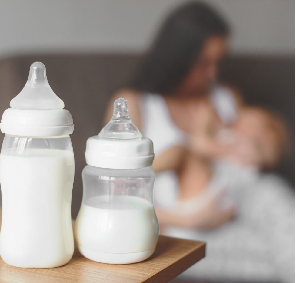 فواید و عوارض مصرف همزمان شیر مادر و شیر خشک