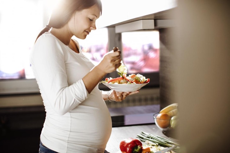 رعایت اصول تغذیه­ای درست در زنان باردار
