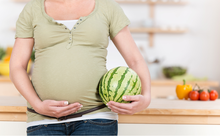 معایب خوردن هندوانه در بارداری