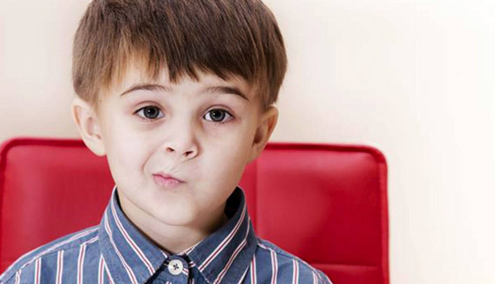 علت تیک عصبی در کودکان
