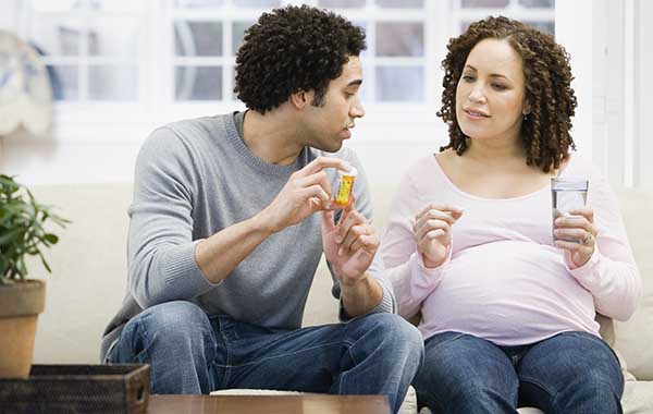 چه زمانی باید مصرف ویتامین‌های دوران بارداری را شروع کنم؟
