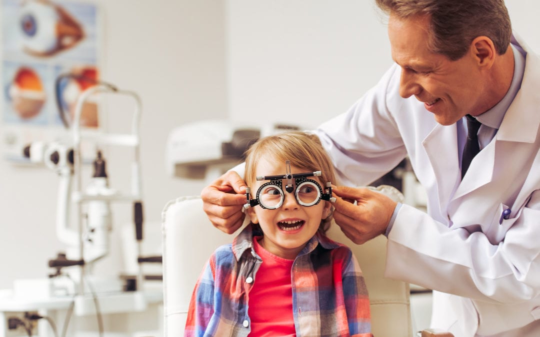 لزوم و اهمیت معاینه چشم کودک پیش از دبستان