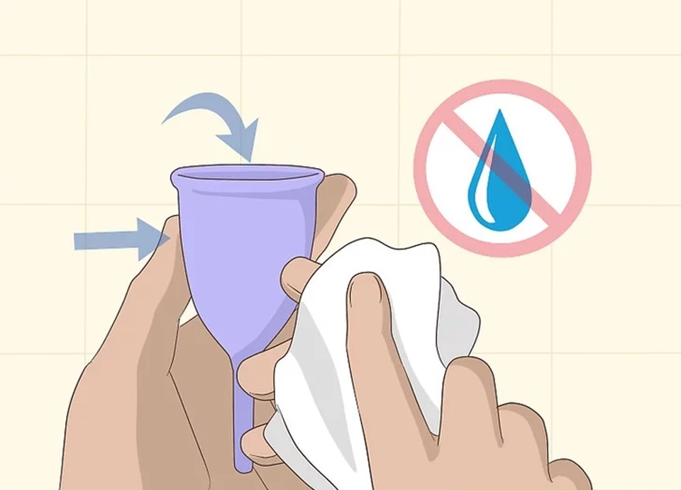 کاپ قاعدگی را با دستمال توالت به عنوان آخرین راه حل، پاک کنید