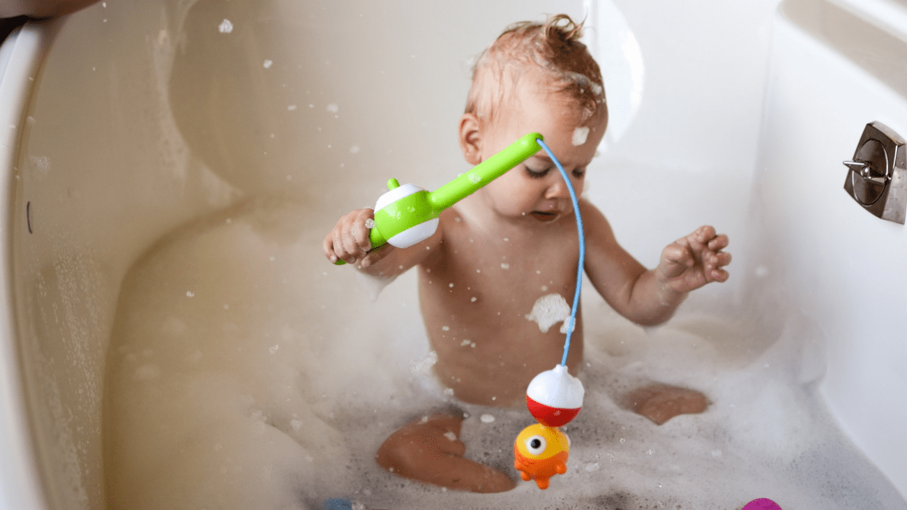 مزایا و نکات ایمنی استفاده از لوازم حمام کودک