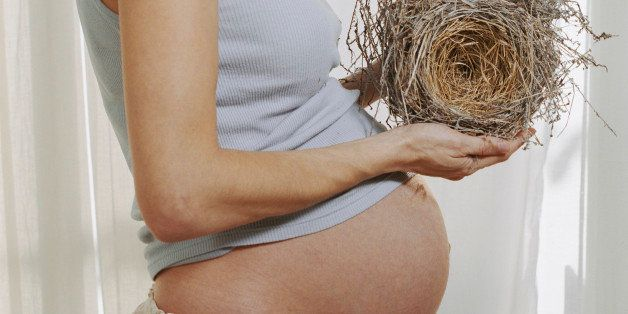 چه چیزی باعث لانه‌سازی در دوران بارداری می‌شود؟