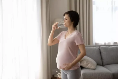 نوشیدن آب کافی و کاهش سکسکه جنین
