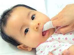 برفک دهان نوزادان، علل و درمان آن