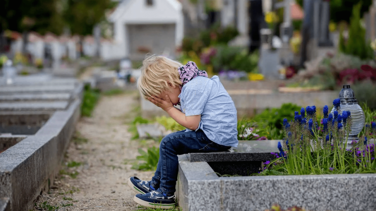 بردن نوزاد یا کودک خردسال به مراسم تدفین